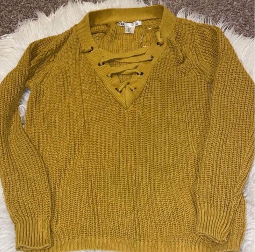 Small women’s Kaisely sweater fits larger